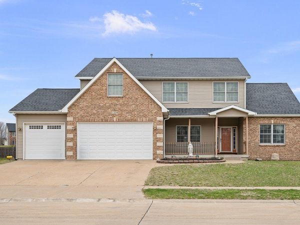 1338 W 61st Street , Davenport, IA 52806