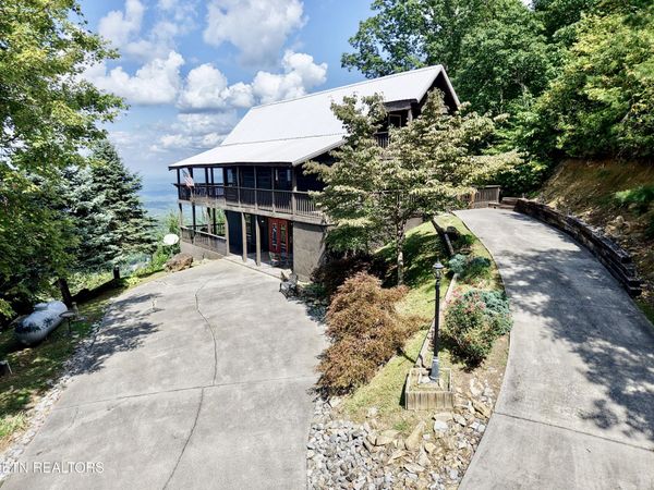 2909 Overholt Tr, Pigeon Forge, TN 37862