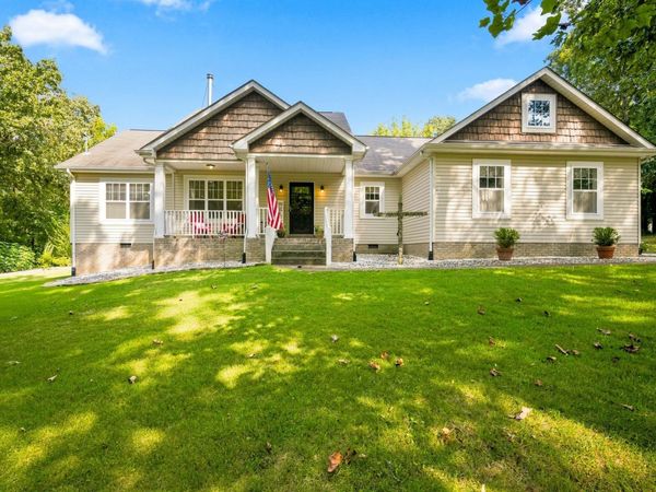 526 Aubrey Ln , Burns, TN 37029