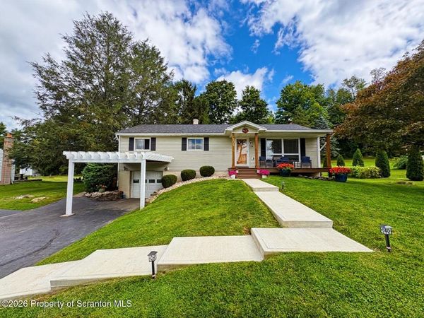 504 Hilltop Lane , Clarks Summit, PA 18411