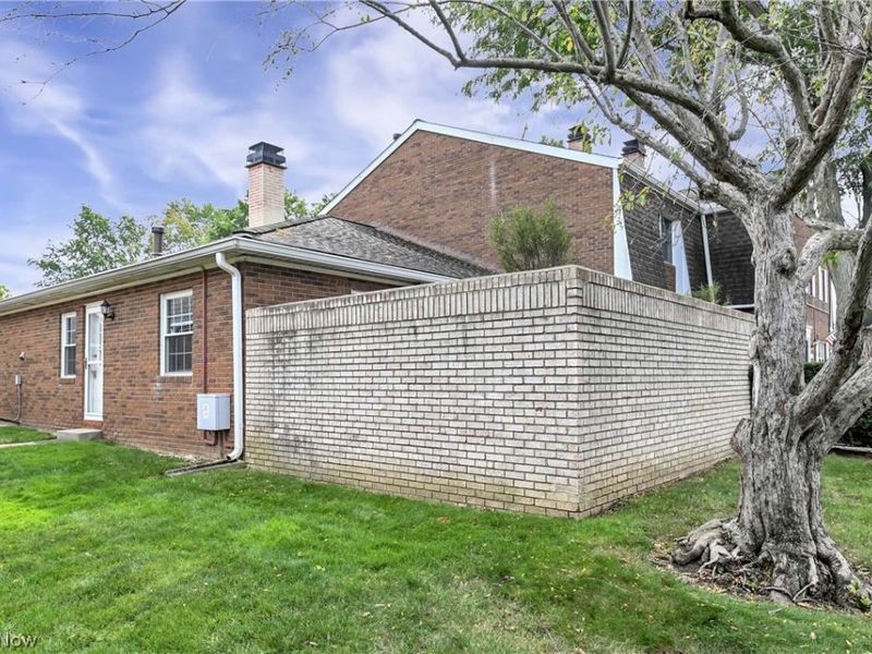 3807 Circlewood Court, Unit C-109, Fairview Park, OH 44126 Photo 5
