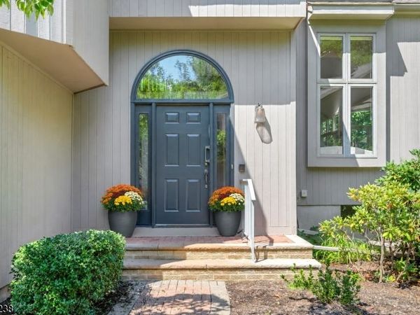 36 Robinhood Dr, Mountain Lakes, NJ 07046