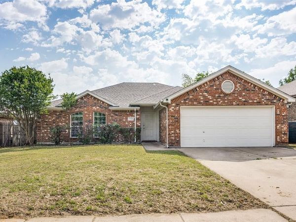 308 Rock Hill Drive, Crowley, TX 76036