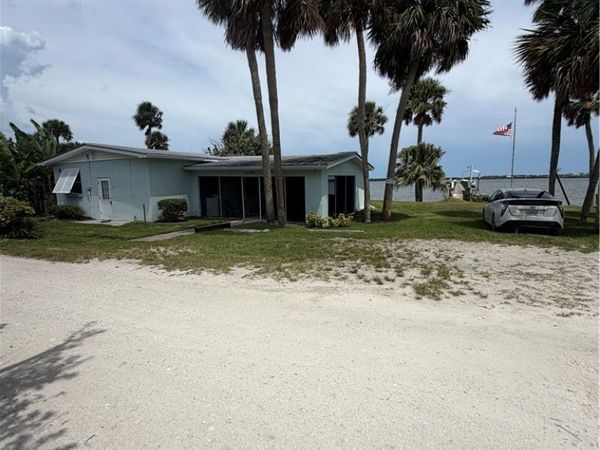 9150 44th Avenue, Unit 1-5, Sebastian, FL 32958