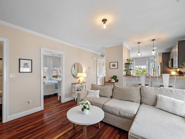 26 Village St, Unit 2, Marblehead, MA 01945