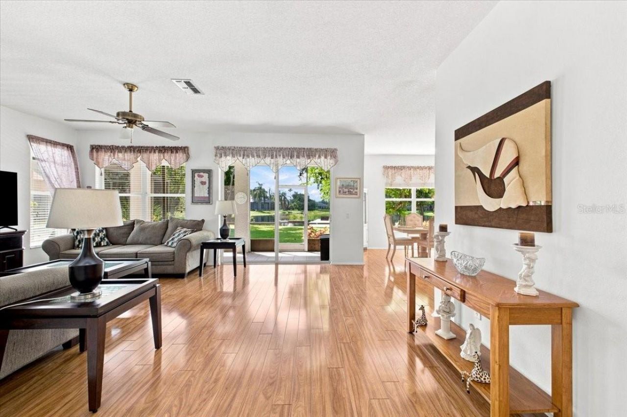 4002 2nd Dr Ne, Bradenton, FL 34208 Photo