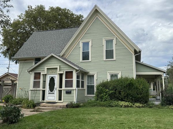 124 9 Street, Cedar Falls, IA 50613