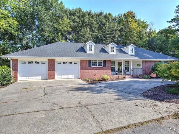 9 1/2 Greenbriar Avenue , Cartersville, GA 30120