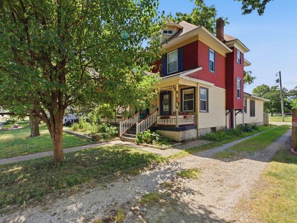 32 Oak Lane , Davenport, IA 52803