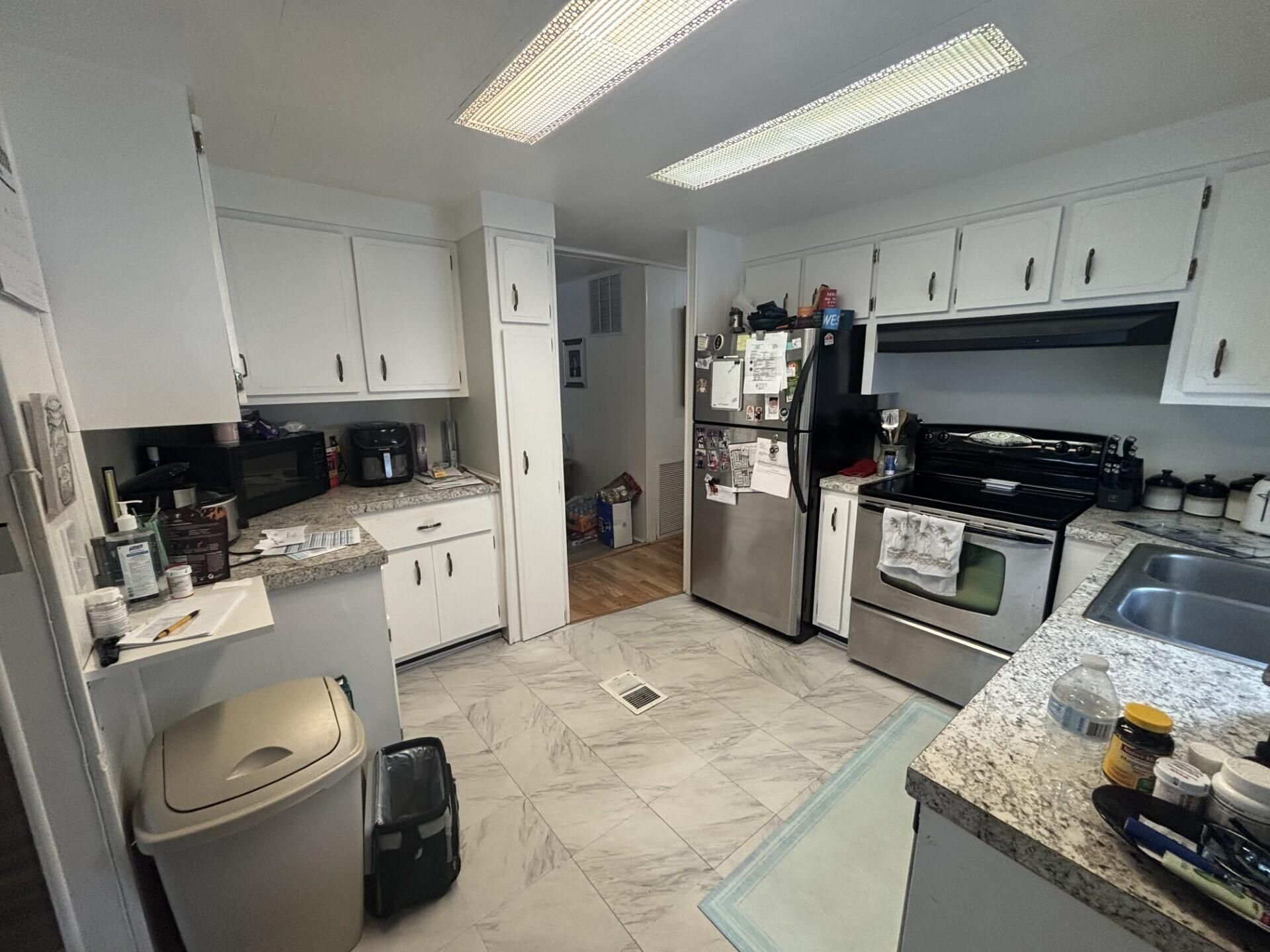 4042 Royal Manor Boulevard, Boynton Beach, FL 33436 Photo