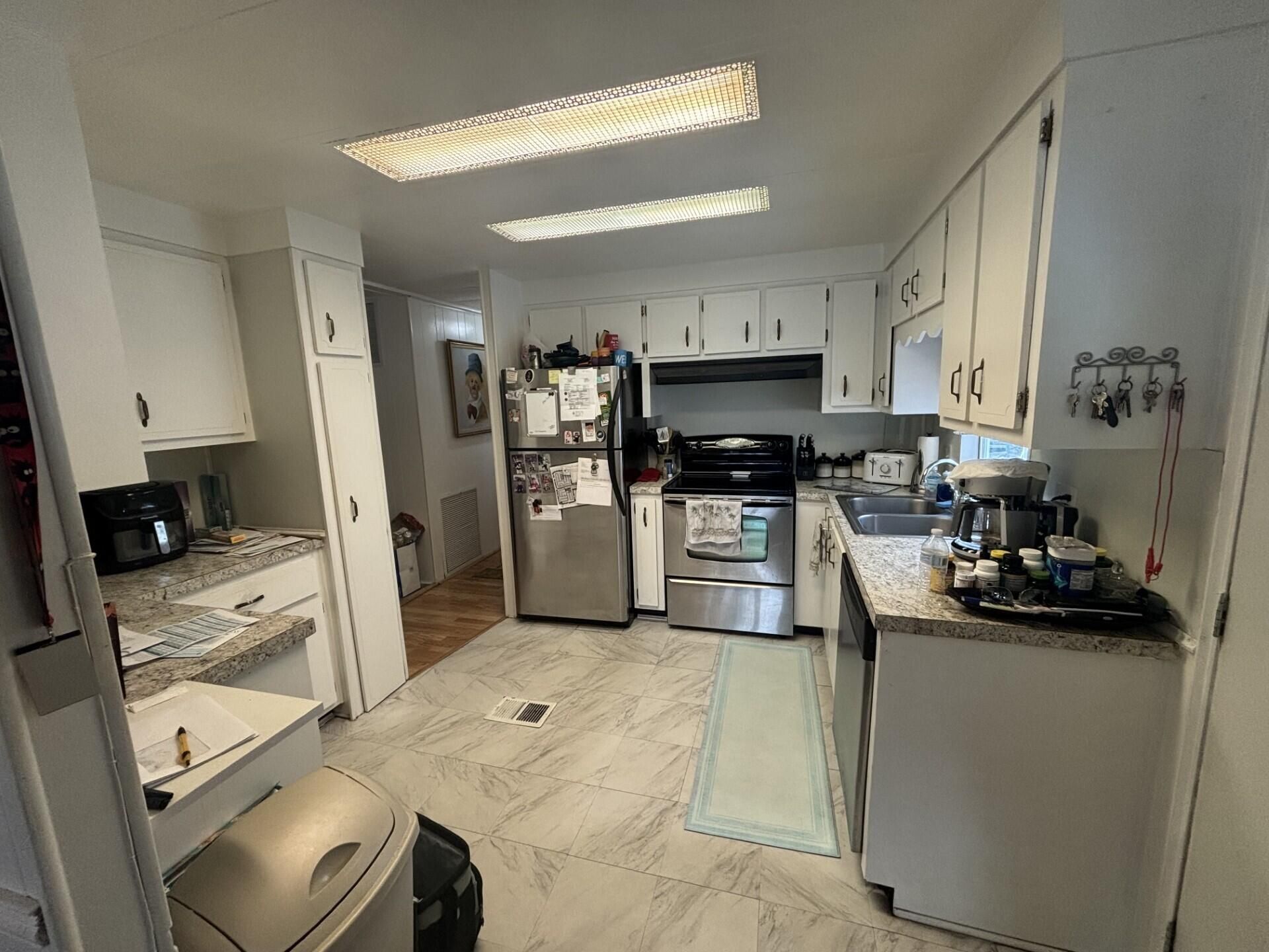 4042 Royal Manor Boulevard, Boynton Beach, FL 33436 Photo