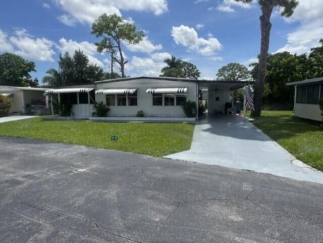 4042 Royal Manor Boulevard, Boynton Beach, FL 33436 Photo