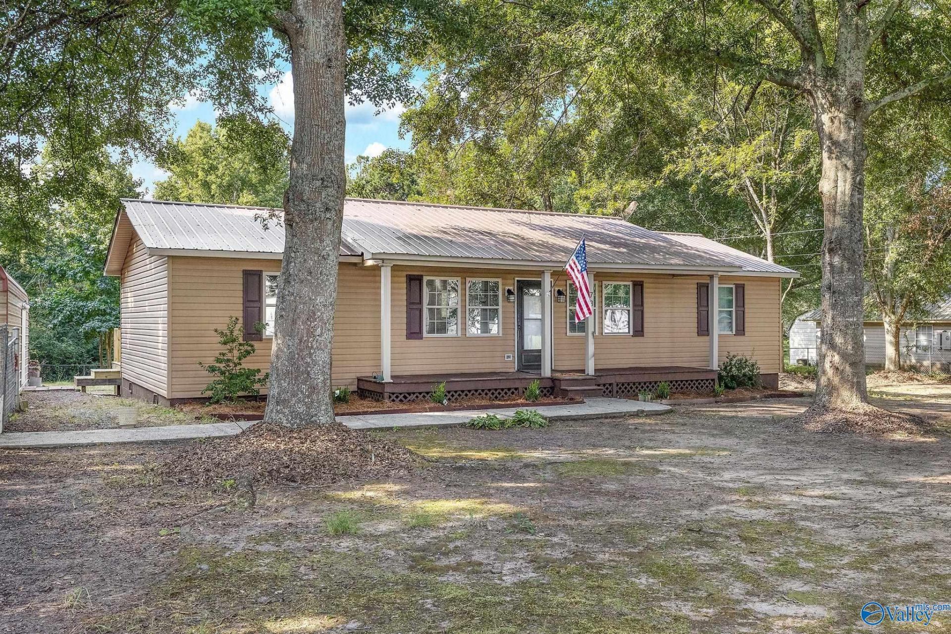 731 Taylor Circle, Somerville, AL 35670 Main Photo