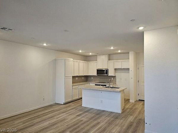 212 Wewatta Avenue , Henderson, NV 89011