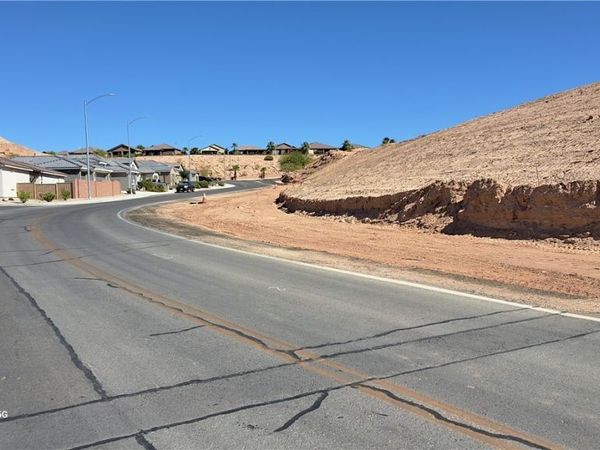 1327 E Collin Falls Drive , Mesquite, NV 89027