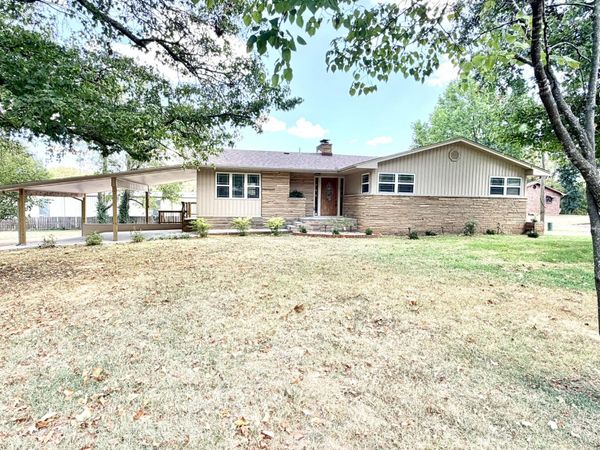 1424 S Jefferson Avenue , Aurora, MO 65605