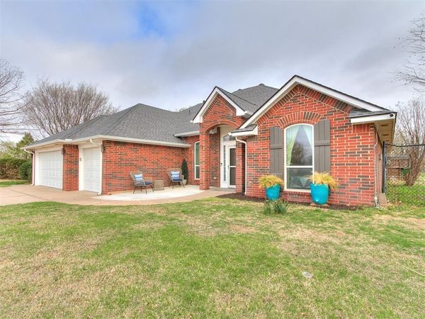 4949 Penn Place Place, Edmond, OK 73025