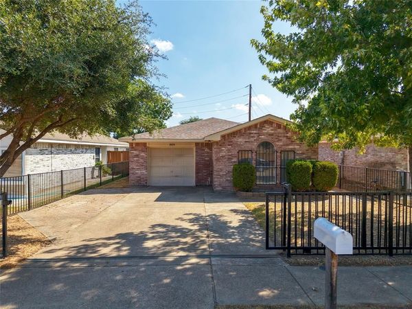 2428 Summit Lane , Dallas, TX 75227