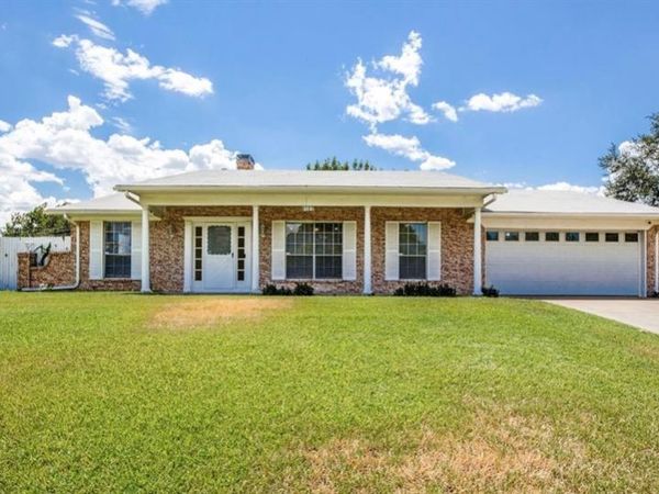 3836 Cresthill Road , Benbrook, TX 76116