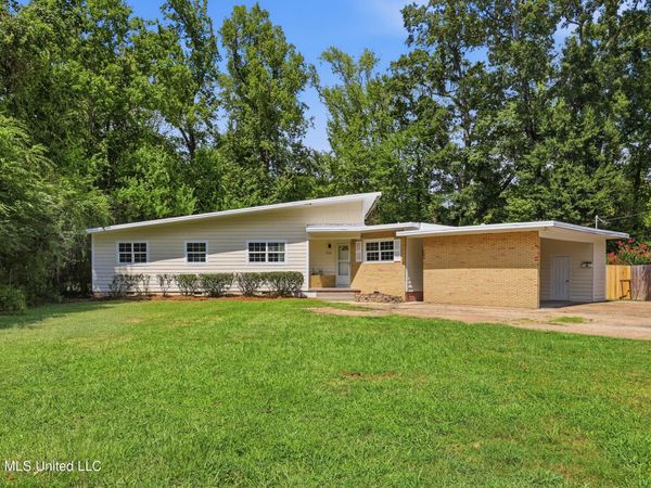 728 Colonial Circle, Jackson, MS 39211