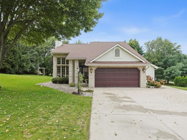33983 Prairie Knolls Drive, New Carlisle, IN 46552