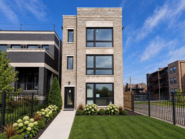 4447 S Calumet Avenue , Chicago, IL 60653