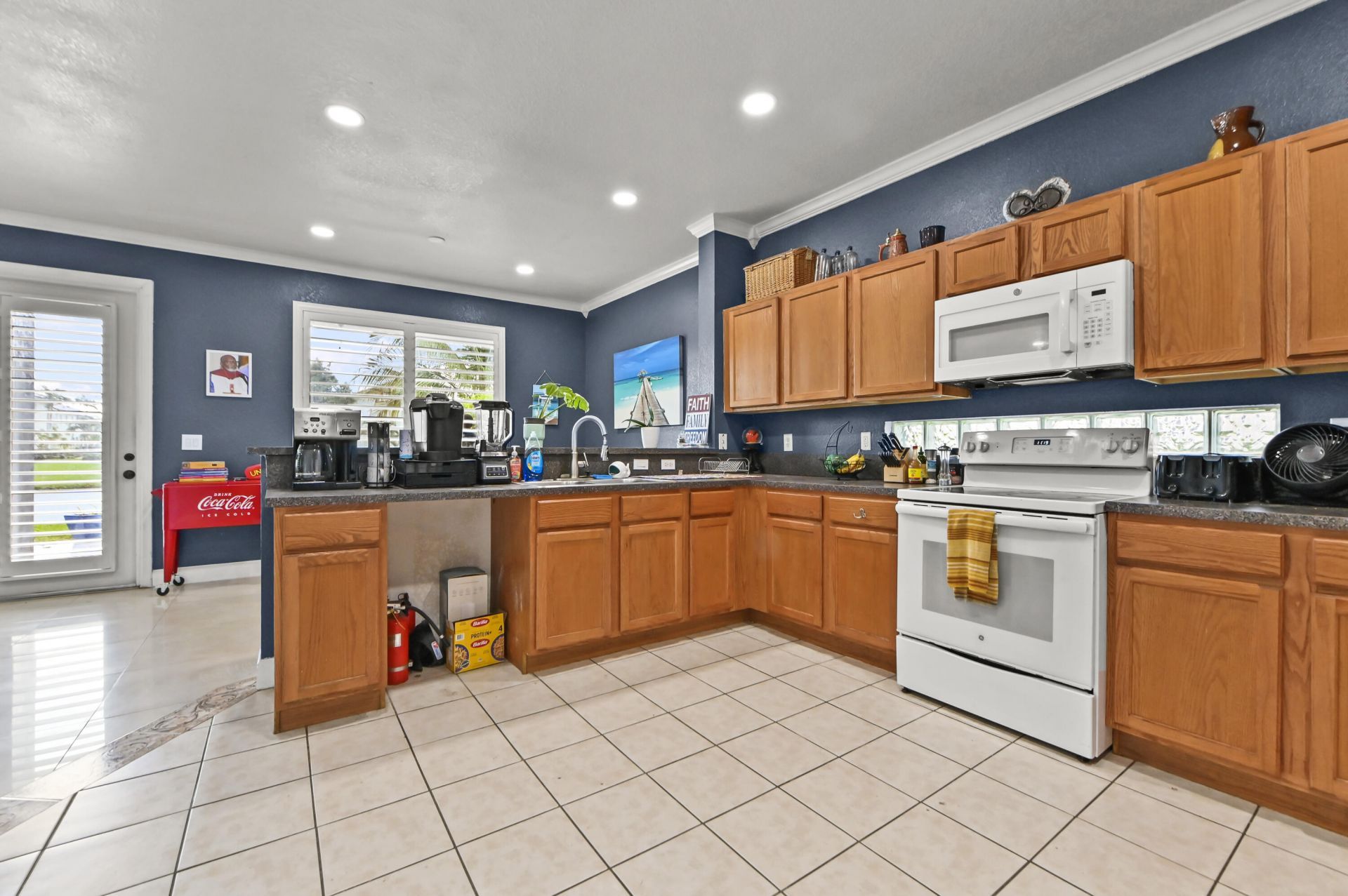 1006 Center Stone Lane, Riviera Beach, FL 33404 Photo