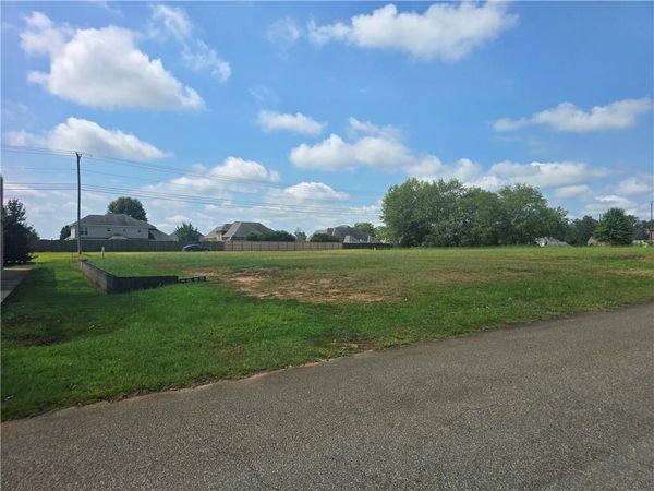 4851 Russell Parkway , Warner Robins, GA 31088