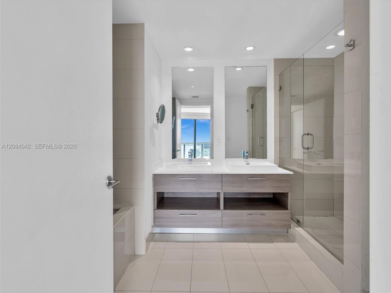 1300 S Miami Ave , Unit 3503, Miami, FL 33130 Photo