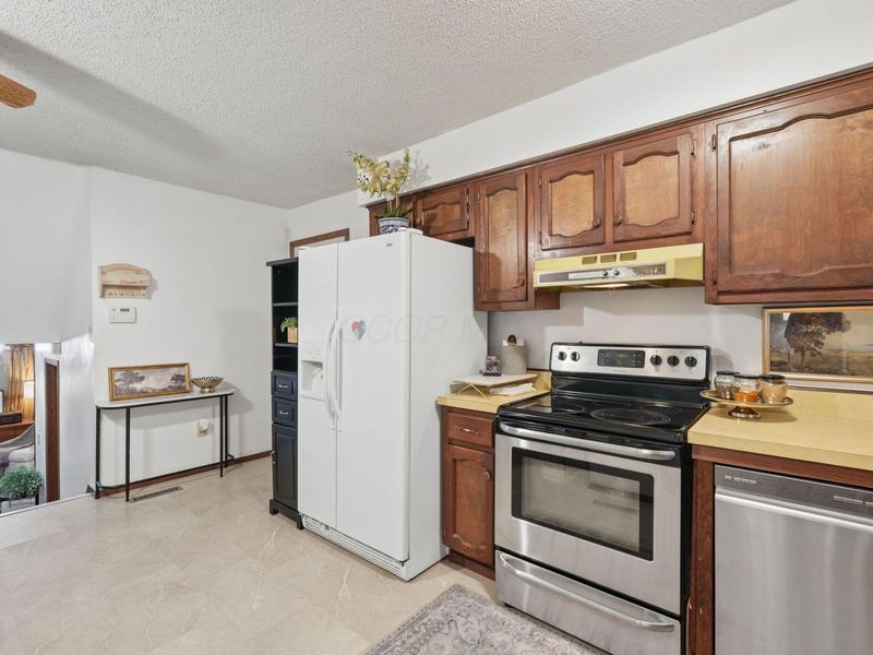 5458 Carbondale Drive, Columbus, OH 43232 Photo 9