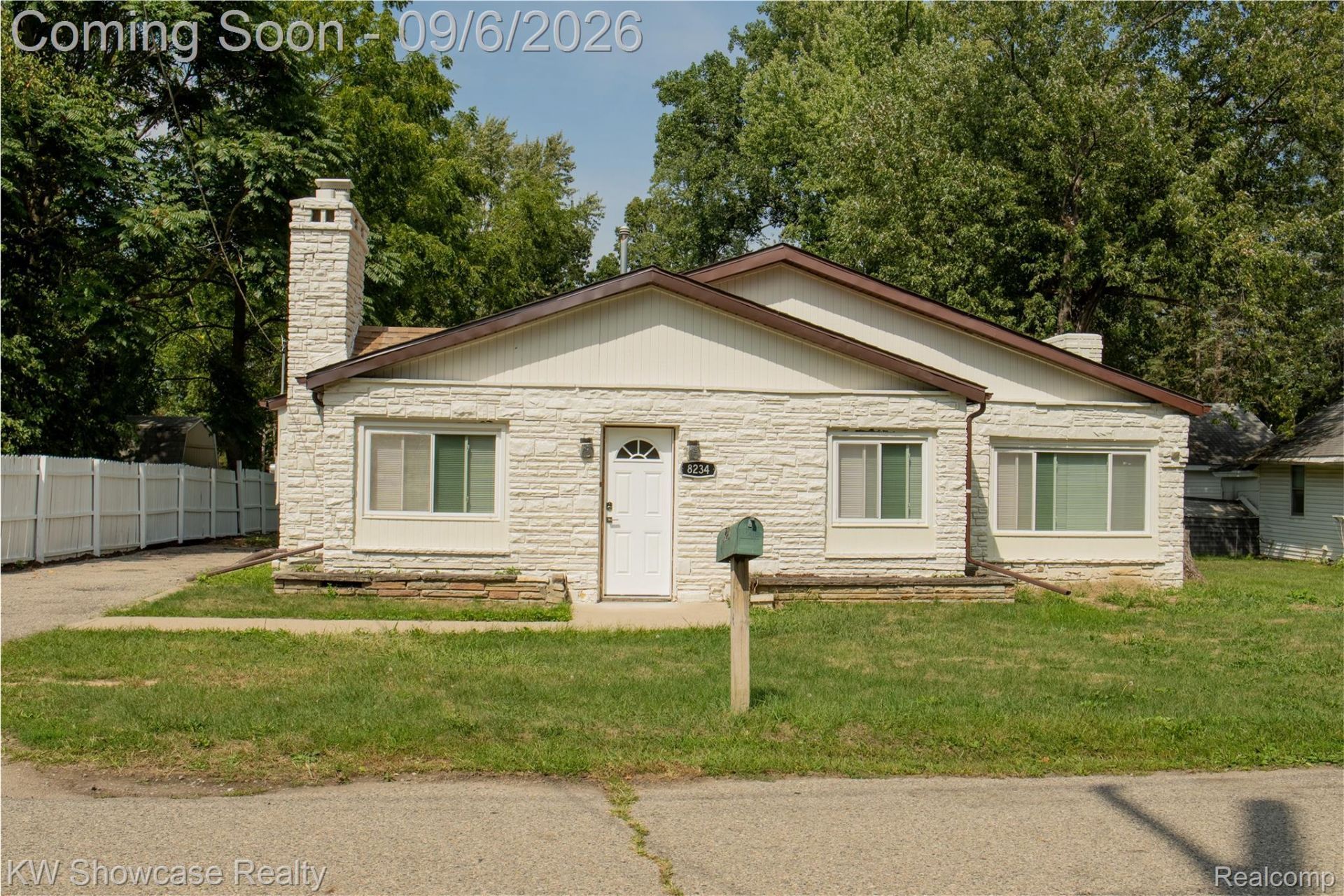 8234 Arlis Street N, Commerce Township, Mi 48382 Main Photo