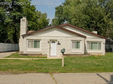 8234 Arlis Street N, Commerce Township, Mi 48382