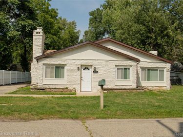 8234 Arlis Street N, Commerce Township, Mi 48382