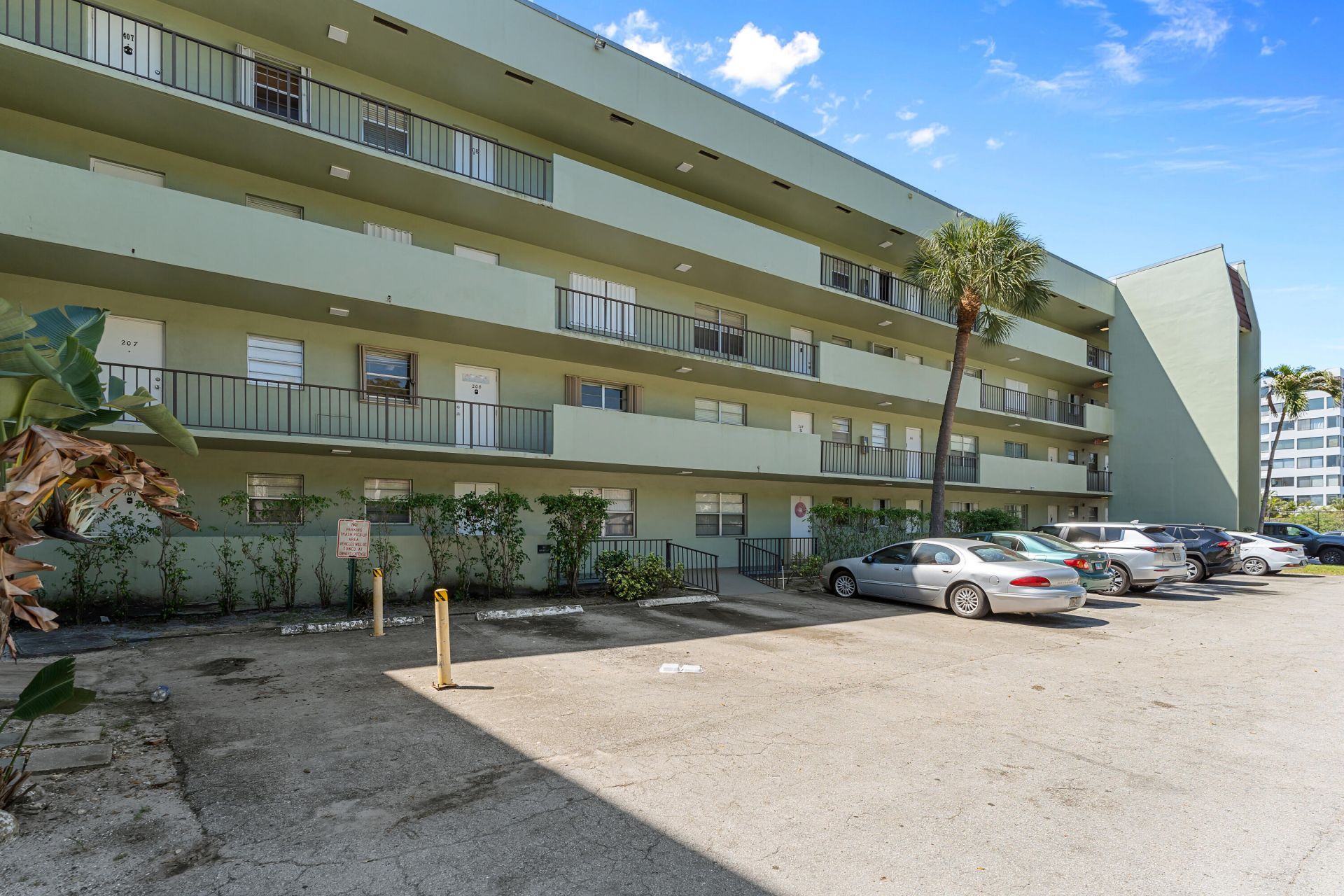 1638 Embassy Drive, Unit 208, West Palm Beach, FL 33401 Photo