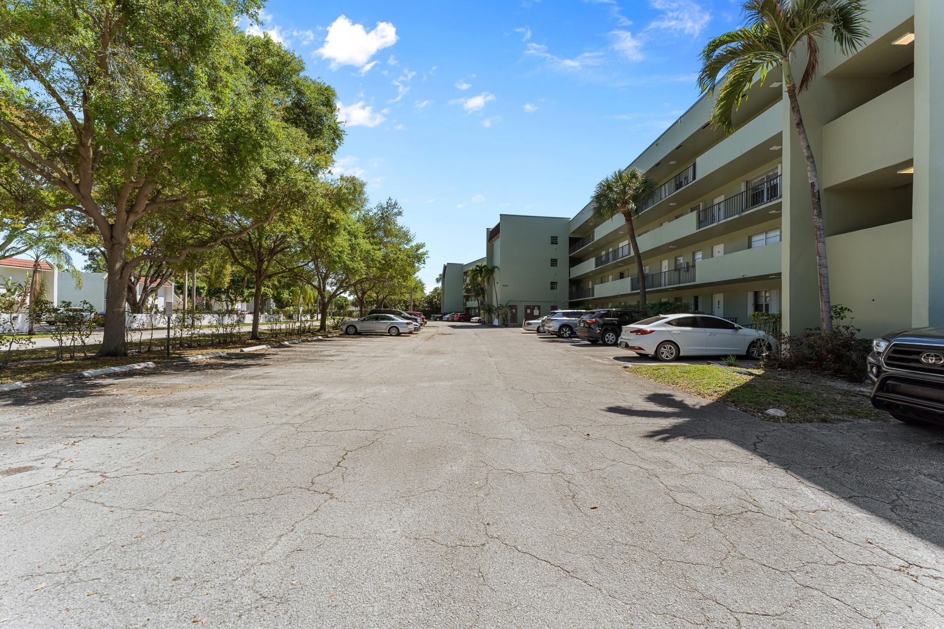 1638 Embassy Drive, Unit 208, West Palm Beach, FL 33401 Photo