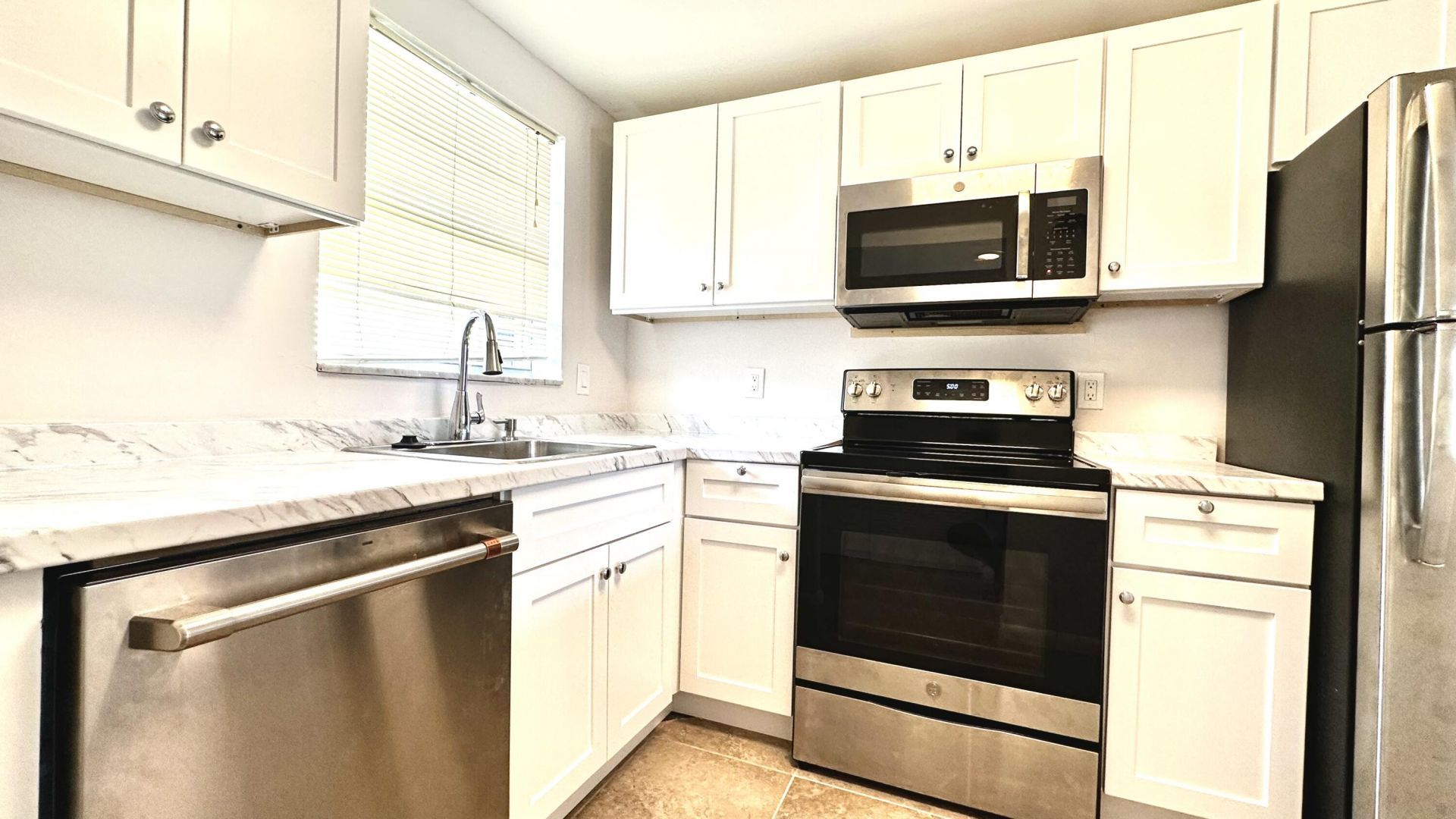 1638 Embassy Drive, Unit 208, West Palm Beach, FL 33401 Photo