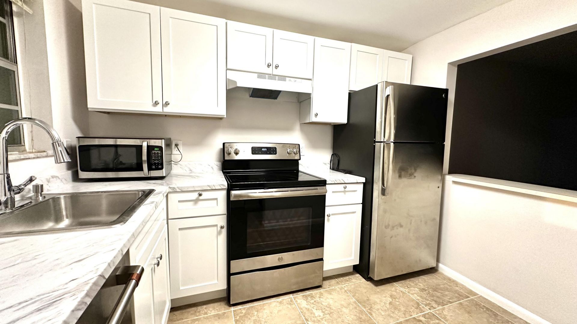 1638 Embassy Drive, Unit 208, West Palm Beach, FL 33401 Photo