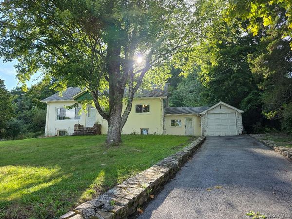 141 W Mombasha Road , Monroe, NY 10950