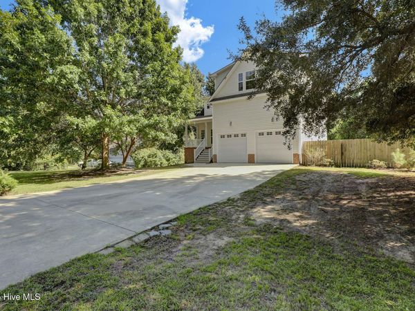 305 Hickory Lane, Hampstead, NC 28443