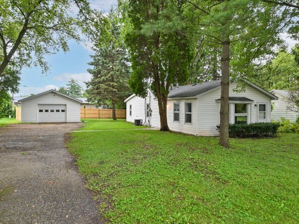 27215 115th St, Salem Lakes, WI 53179