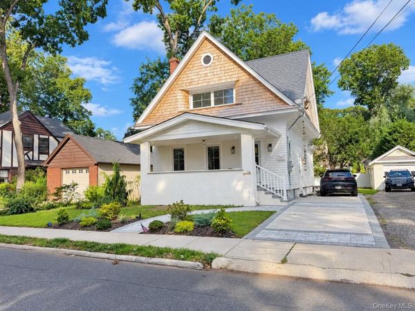 74 Linmouth Road , Malverne, NY 11565