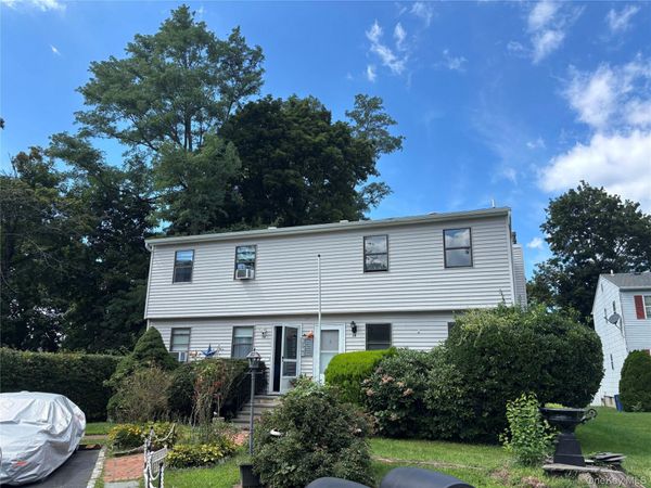 3B Park Manor Court, Glen Cove, NY 11542