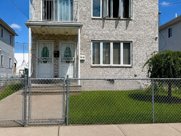 13712 249th Street , Jamaica, NY 11422