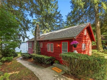 1695 Russells , Skaneateles, NY 13152