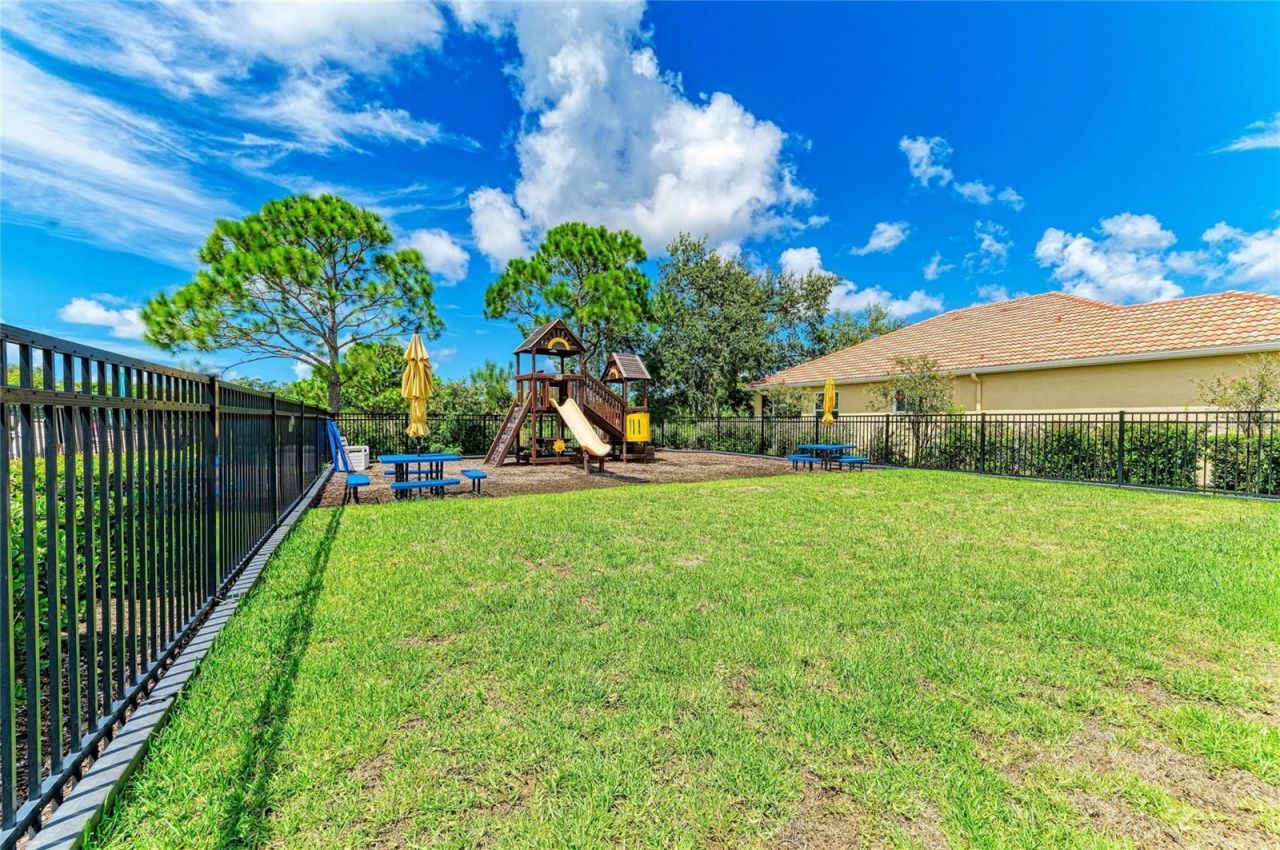 7751 33rd Street E, Sarasota, FL 34243 Photo