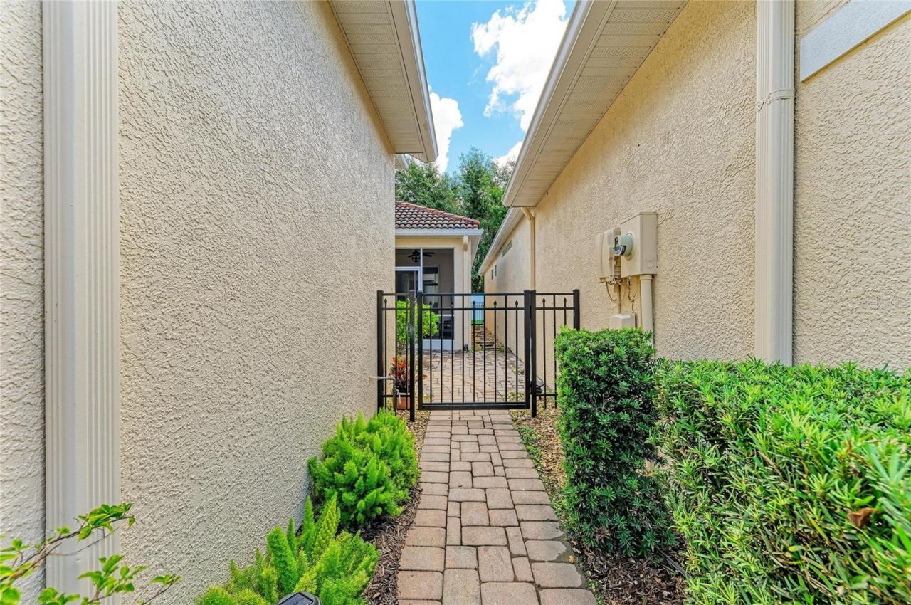 7751 33rd Street E, Sarasota, FL 34243 Photo