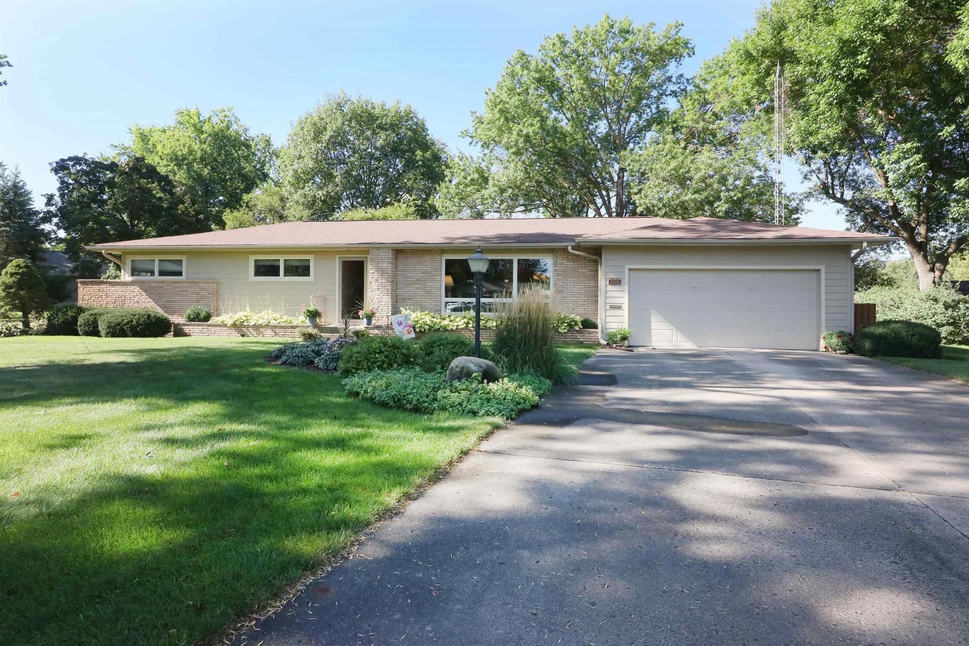 1326 W 5th Street, Spencer, IA 51301 Main Photo