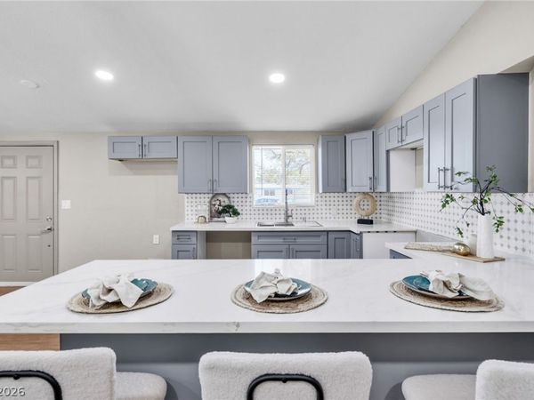 5617 Idle Avenue , Las Vegas, NV 89107