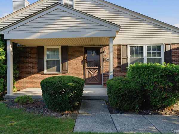 15762 Cambridge Drive , Unit 61, Clinton Township, Mi 48038