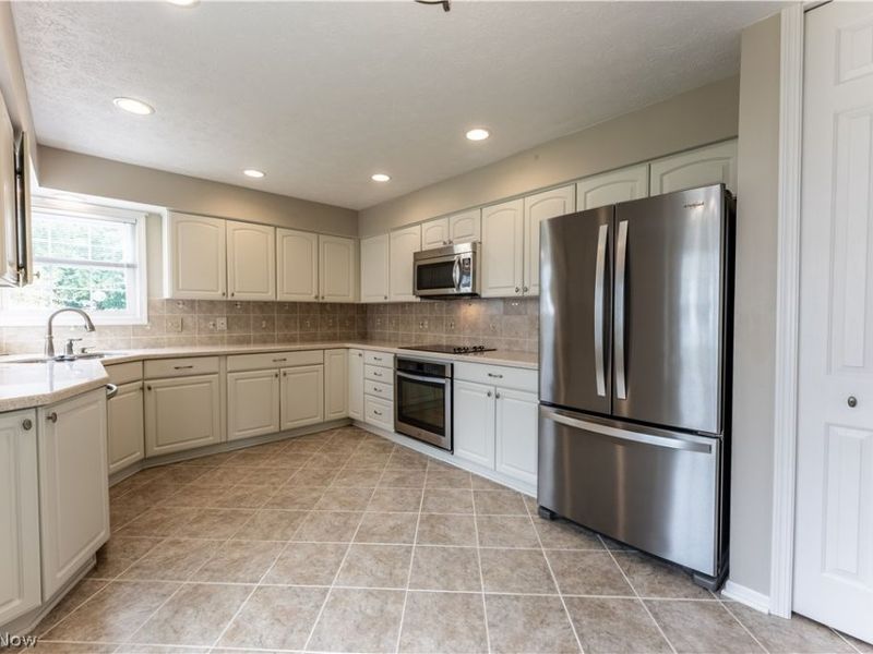 3790 Woodbury Oval, Stow, OH 44224 Photo 10